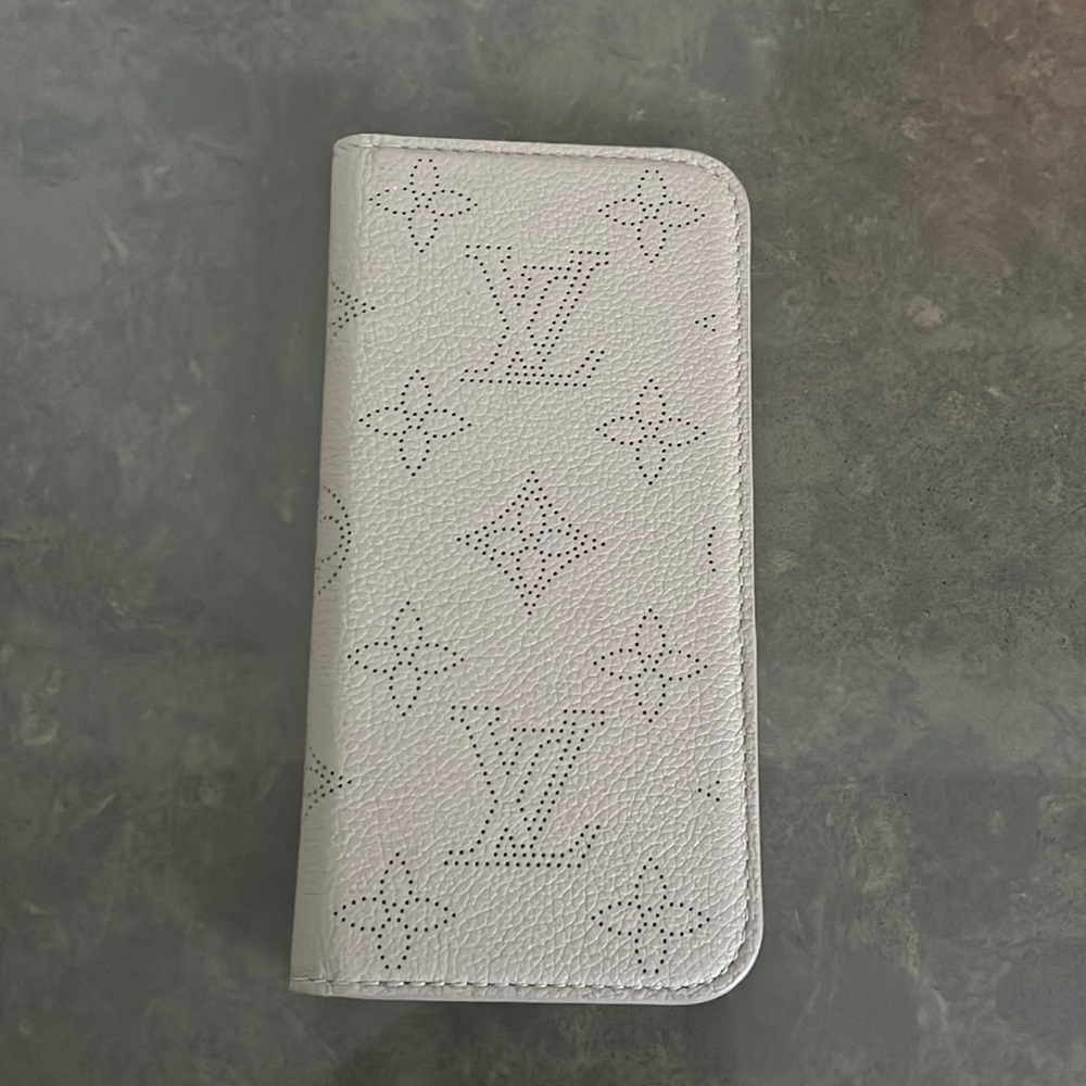 Louis Vuitton phone case in Perfect Condition